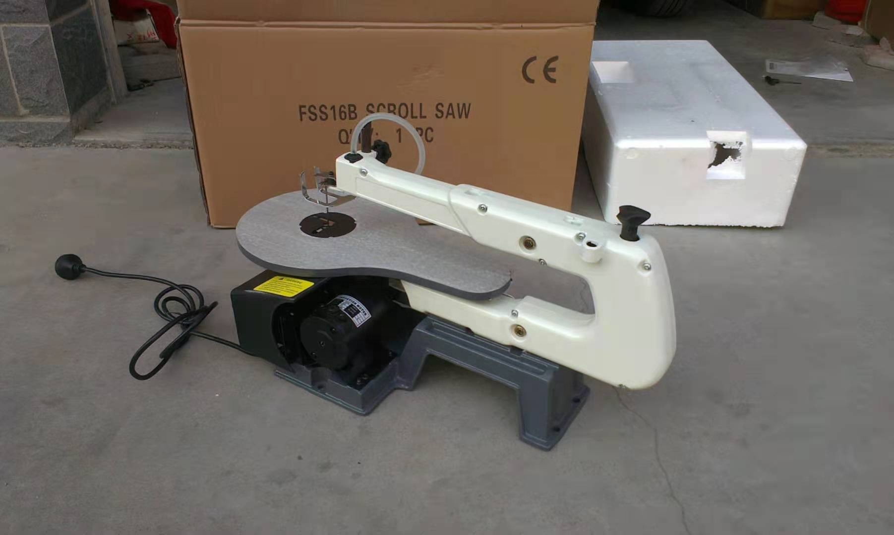 Machine industrielle de découp - Woodworking Industries avis et prix